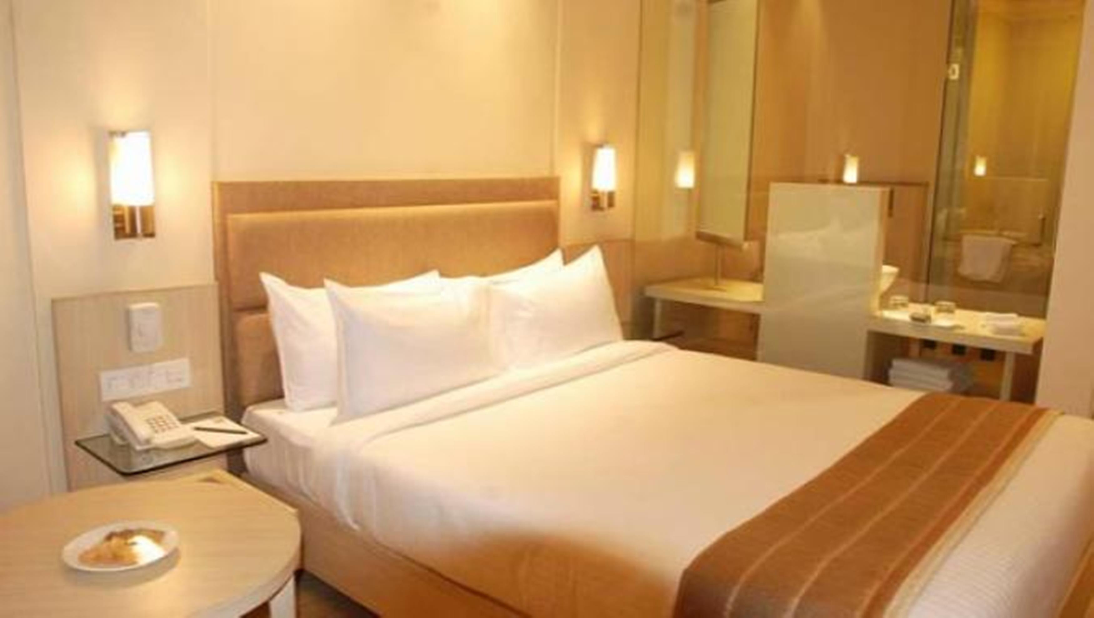 Sarovar Portico Naraina, Hotel Nové Dillí Exteriér fotografie