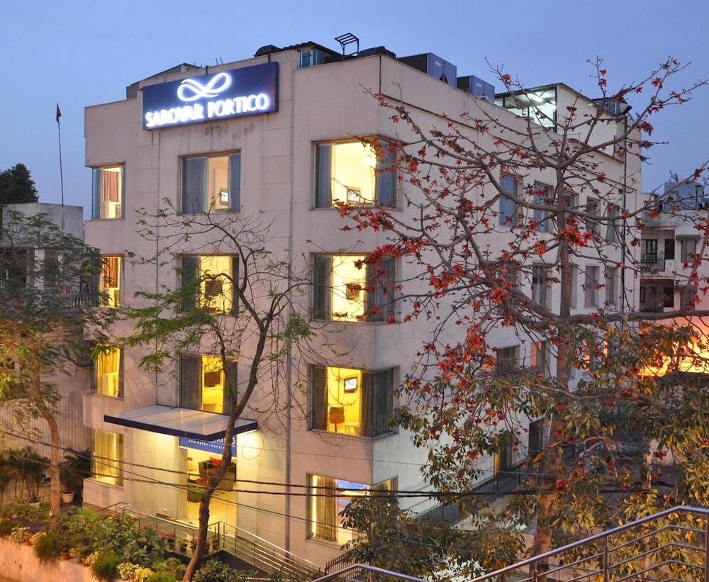 Sarovar Portico Naraina, Hotel Nové Dillí Exteriér fotografie
