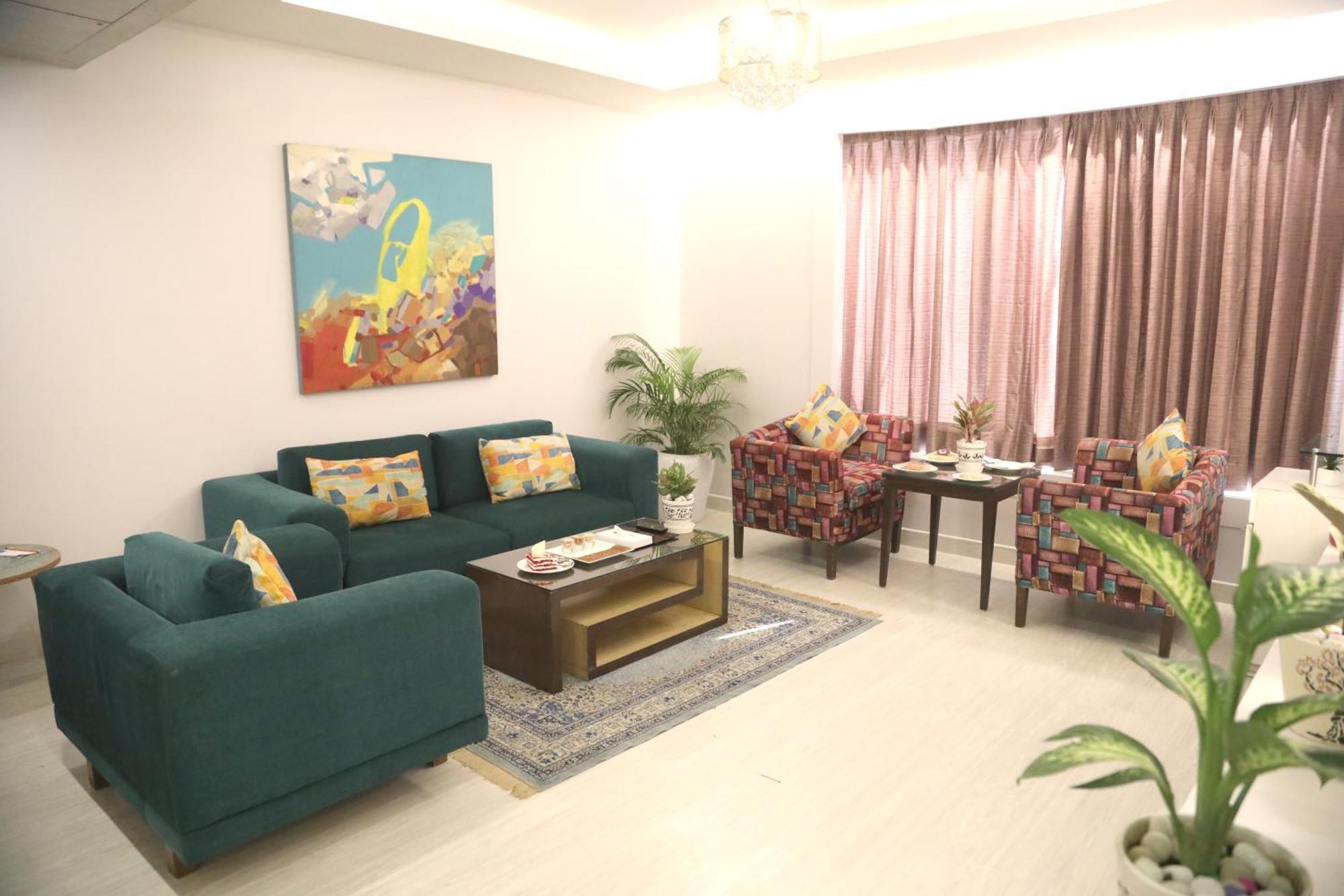 Sarovar Portico Naraina, Hotel Nové Dillí Exteriér fotografie