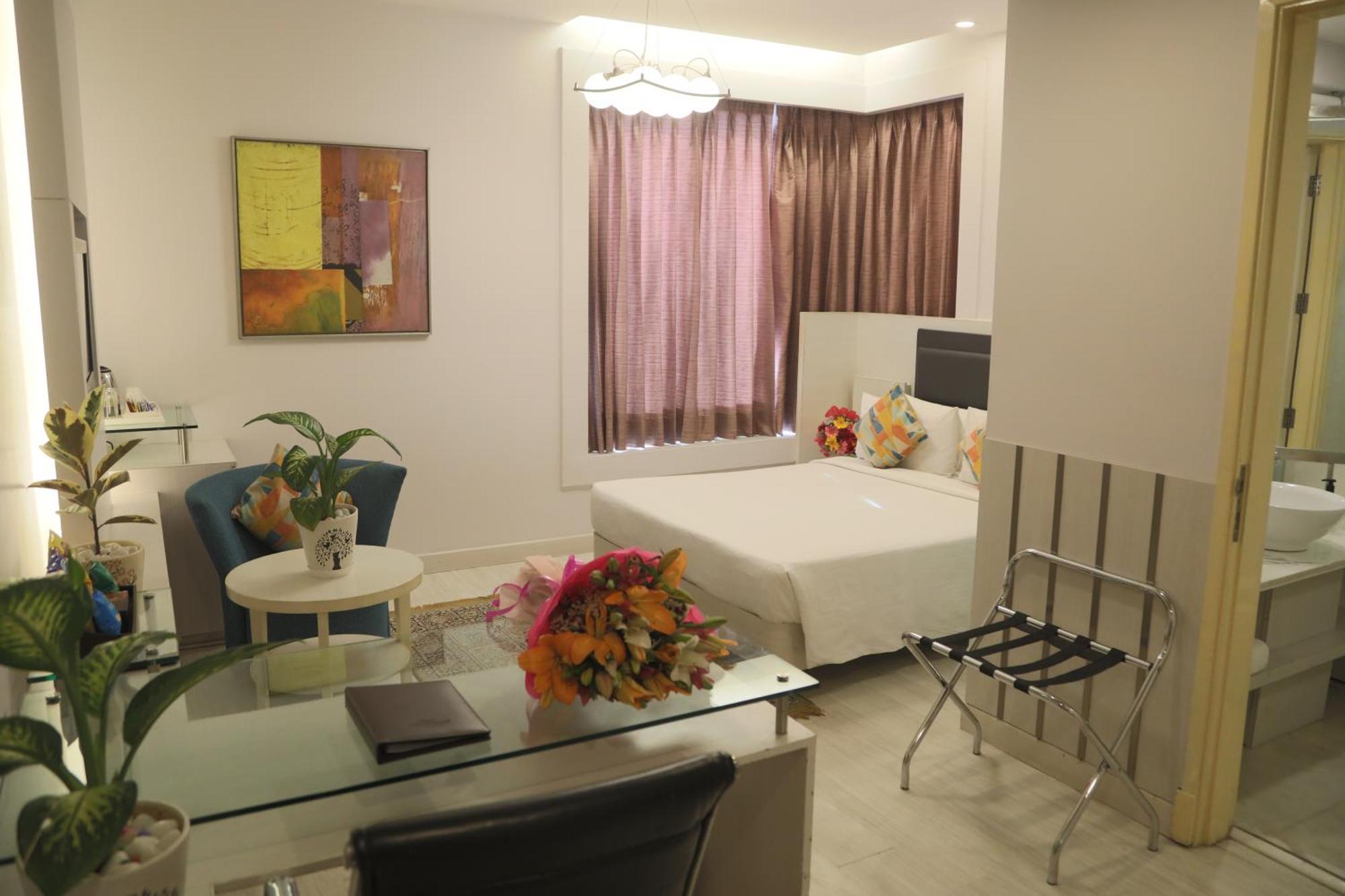 Sarovar Portico Naraina, Hotel Nové Dillí Exteriér fotografie
